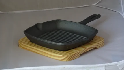 شواية مربعة كاست ايرون قاعدة خشبية 20